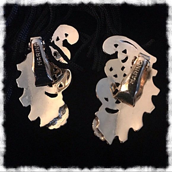 VINTAGE  CLIP ON EARRINGS - Picture 2 of 2